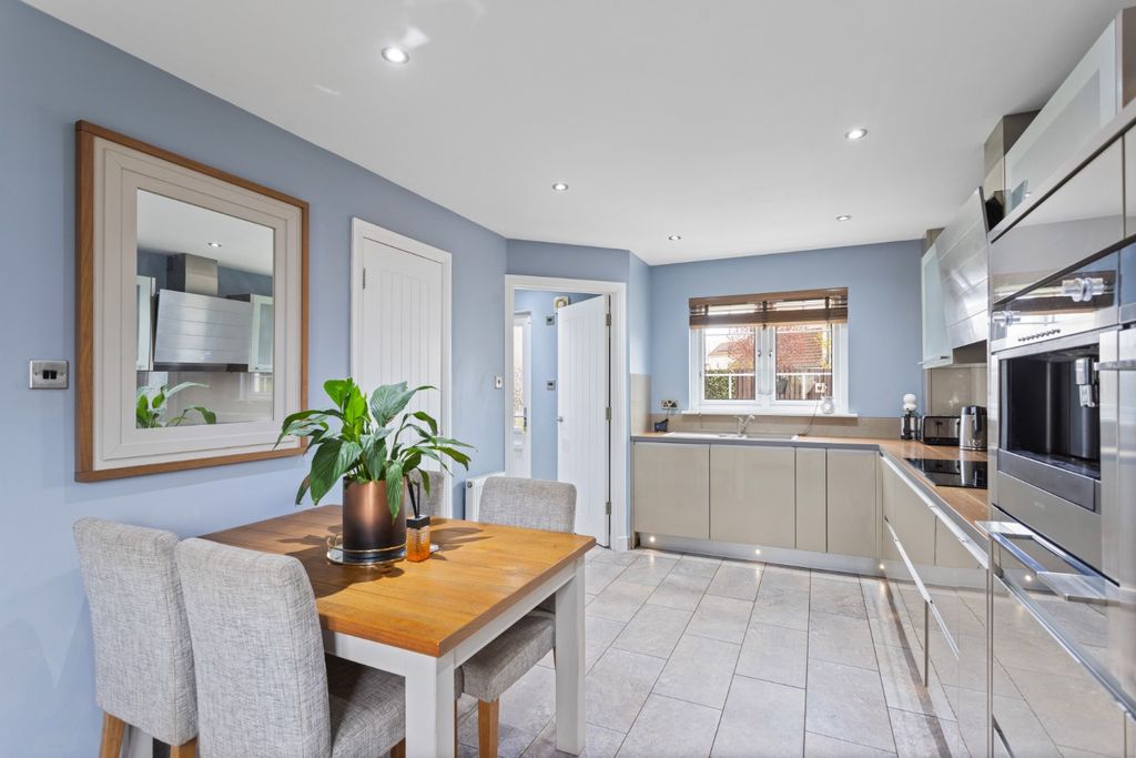 Property photo 2 of 39 5302293