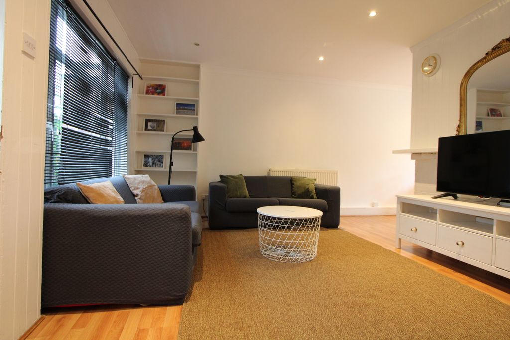 Property photo 2 of 40