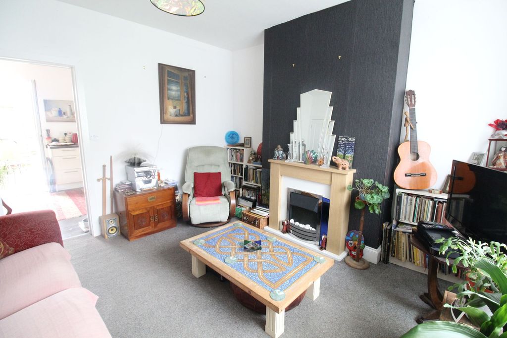 Property photo 3 of 12