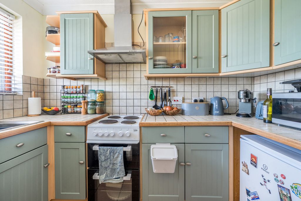 Property photo 3 of 11 1317754-11-686d8A...