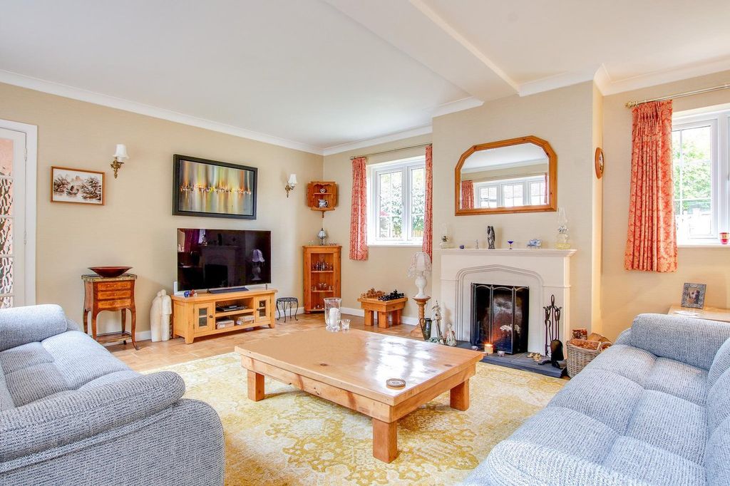 Property photo 2 of 20