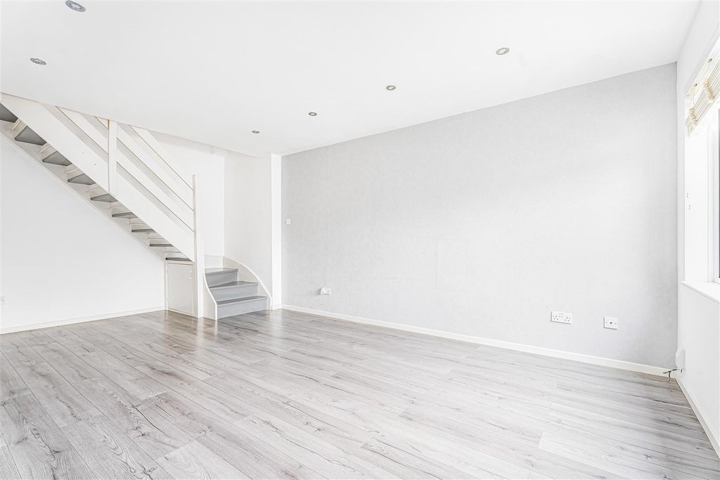 Property photo 2 of 11 16_72387.Jpg