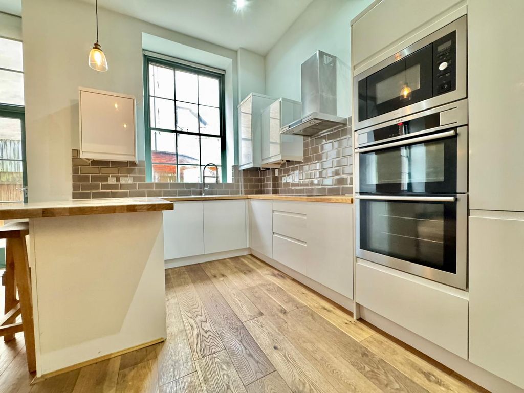 Property photo 3 of 19 Image