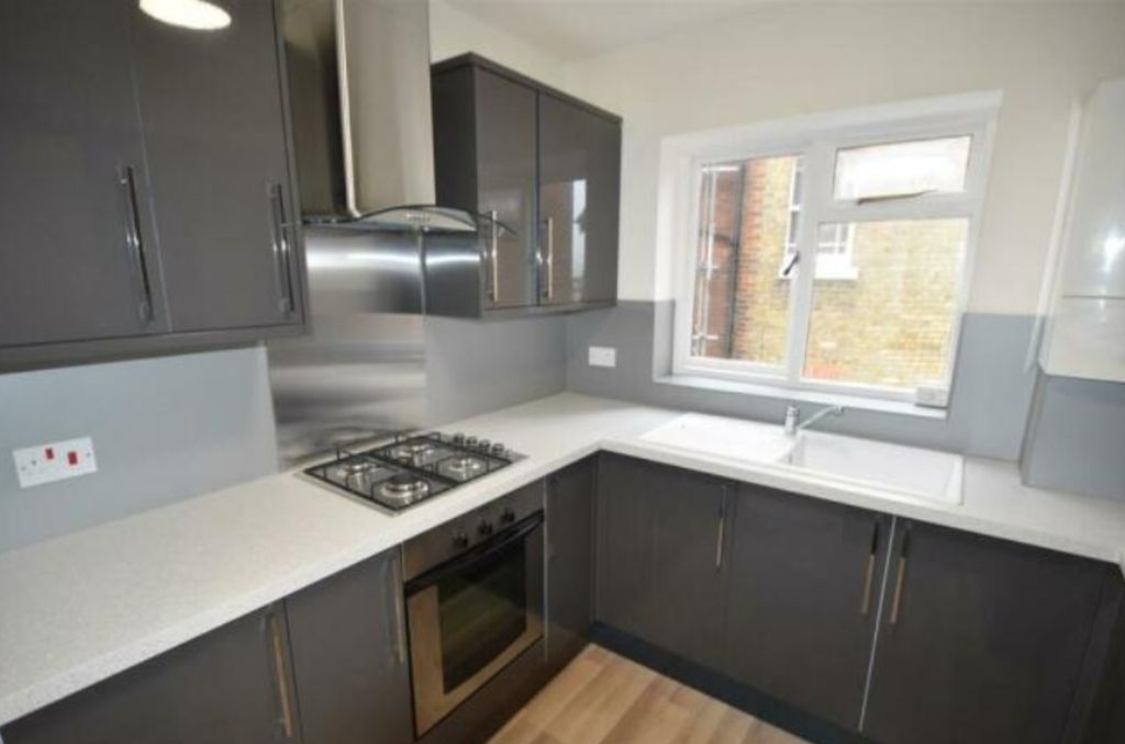 Property photo 3 of 8 Kitchen