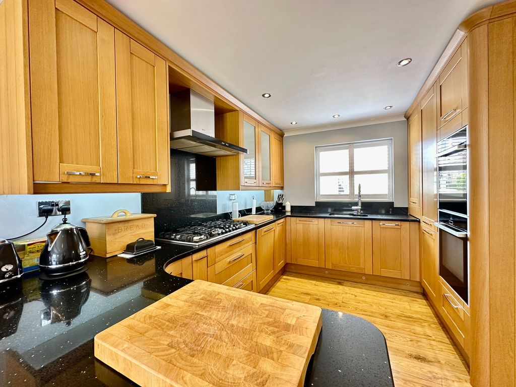 Property photo 2 of 20 Kitchen