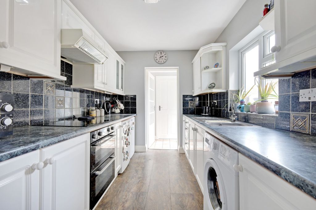 Property photo 3 of 17 5105404