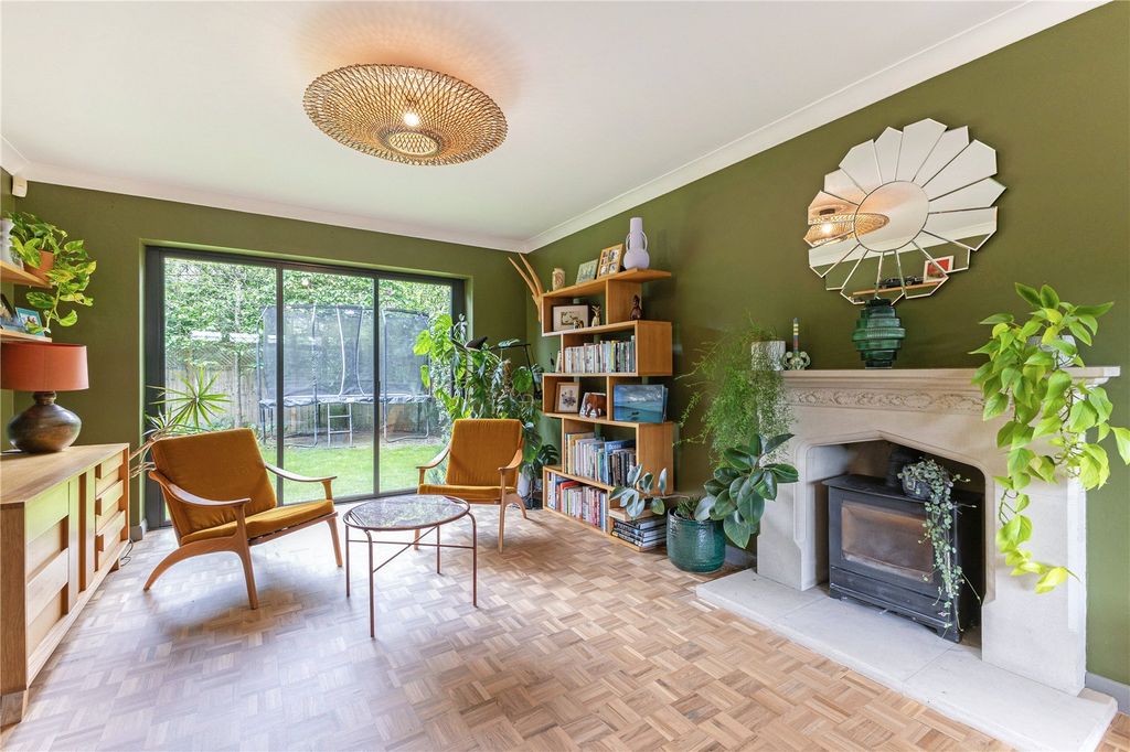 Property photo 3 of 18 Sitting Room