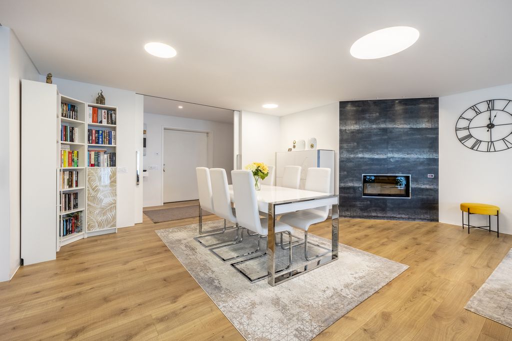 Property photo 2 of 36