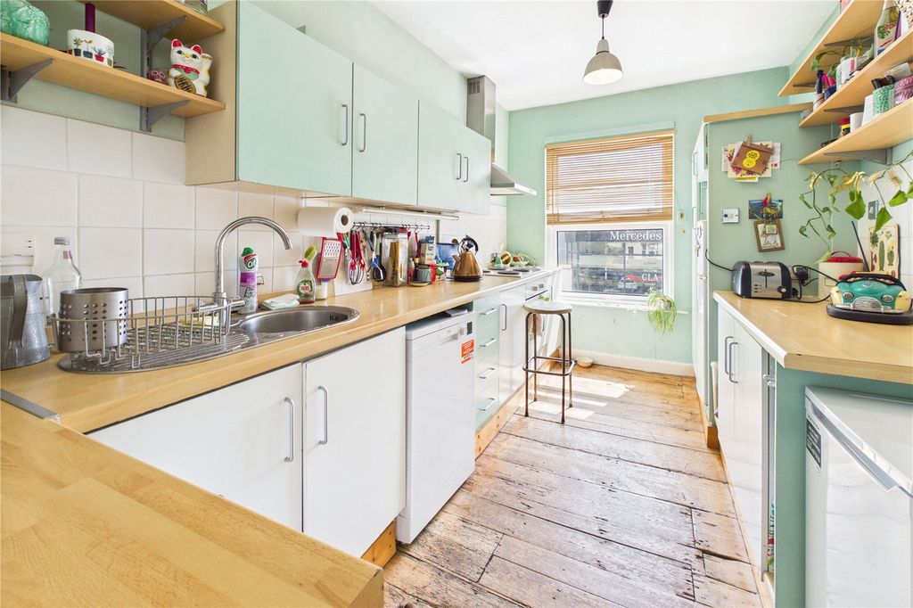 Property photo 3 of 18 Kitchen