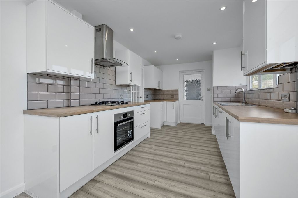 Property photo 3 of 16 Kitchen