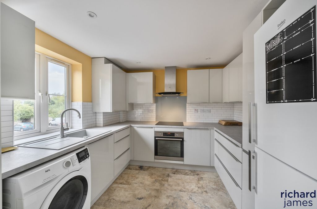 Property photo 2 of 10 0ce283180983406B822F39c387E9Ba31