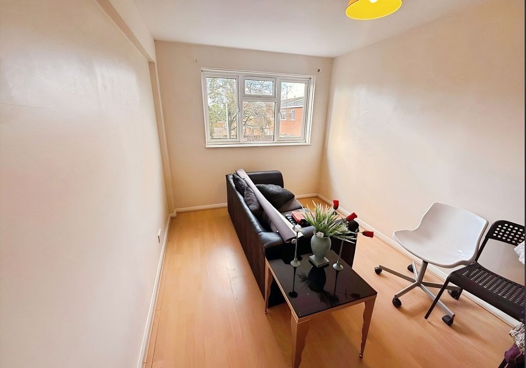 Property photo 3 of 6 Pbox-Img.Jpg