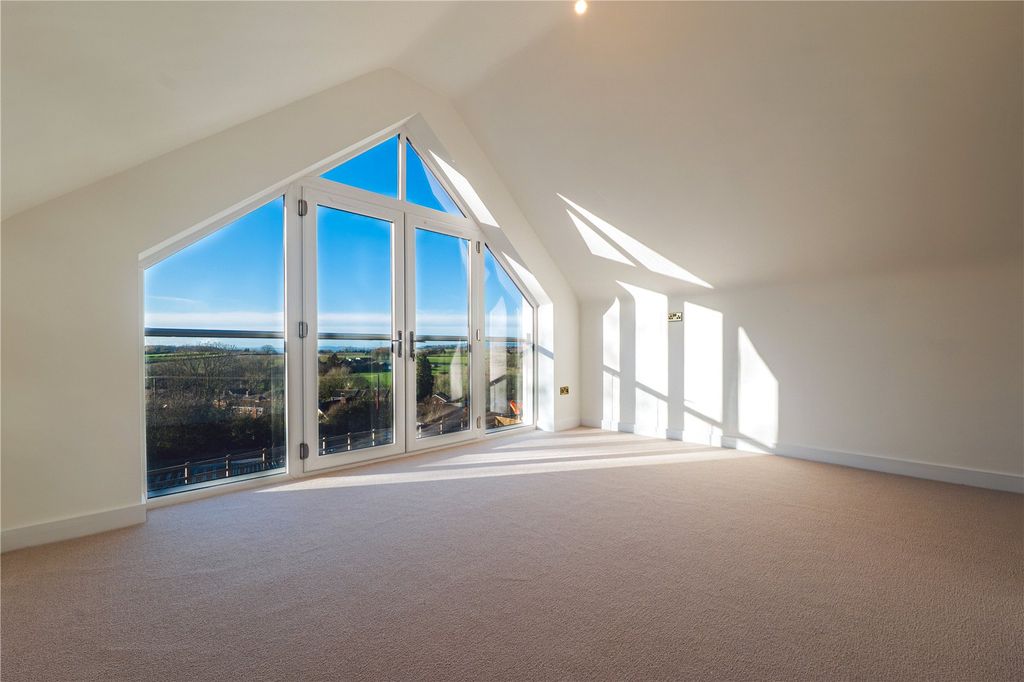 Property photo 3 of 10 Master Bedroom