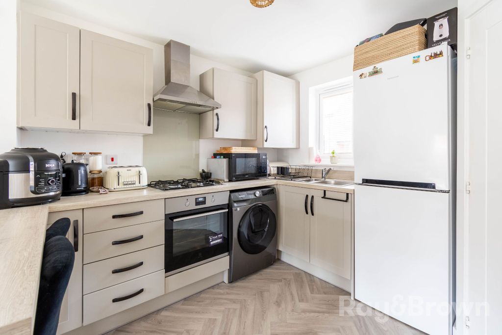 Property photo 2 of 39