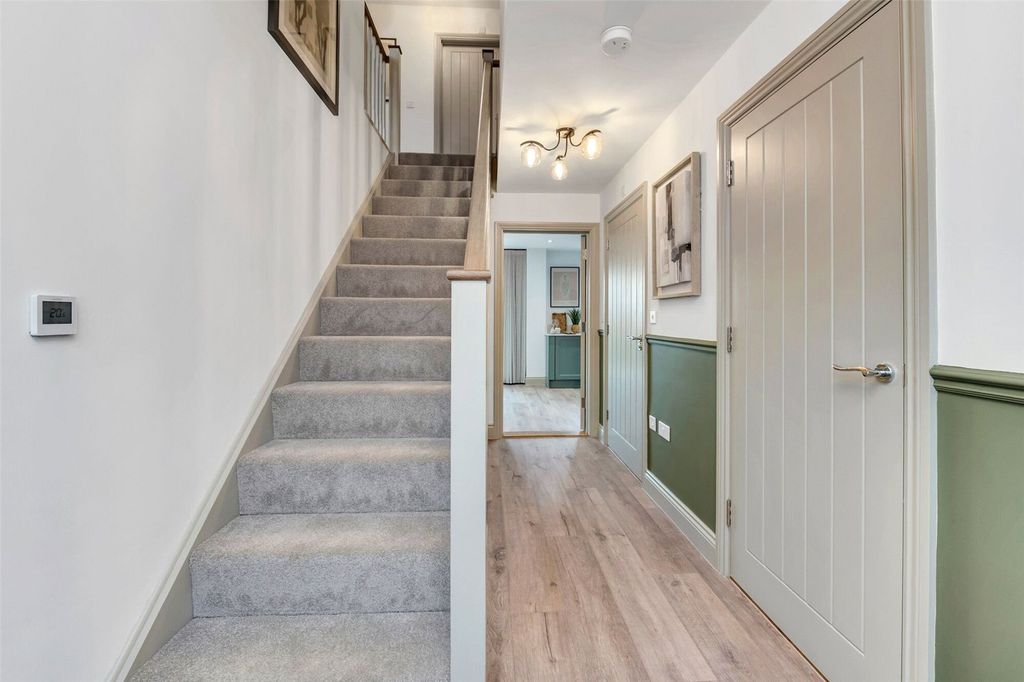 Property photo 2 of 18 Hallway