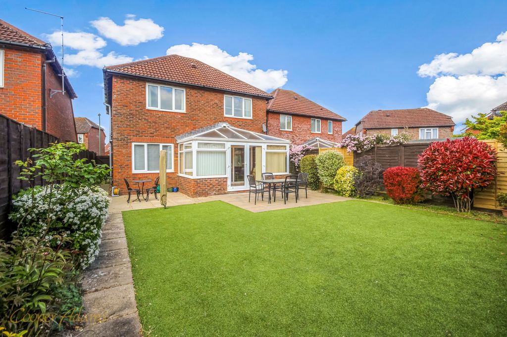 Property photo 2 of 16 Garden