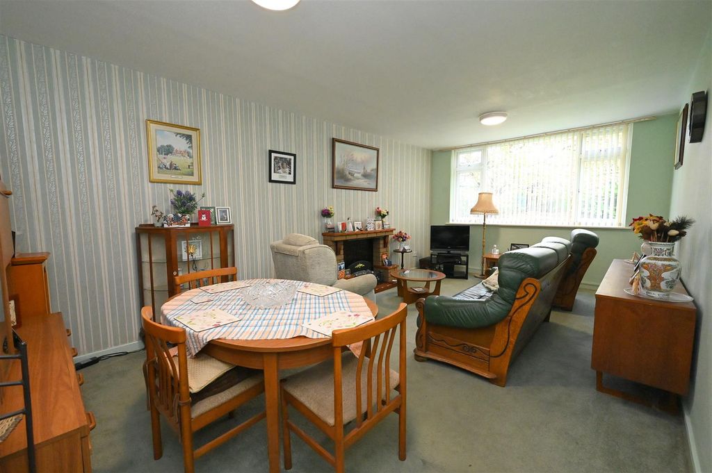 Property photo 3 of 14 Lounge1.Jpg