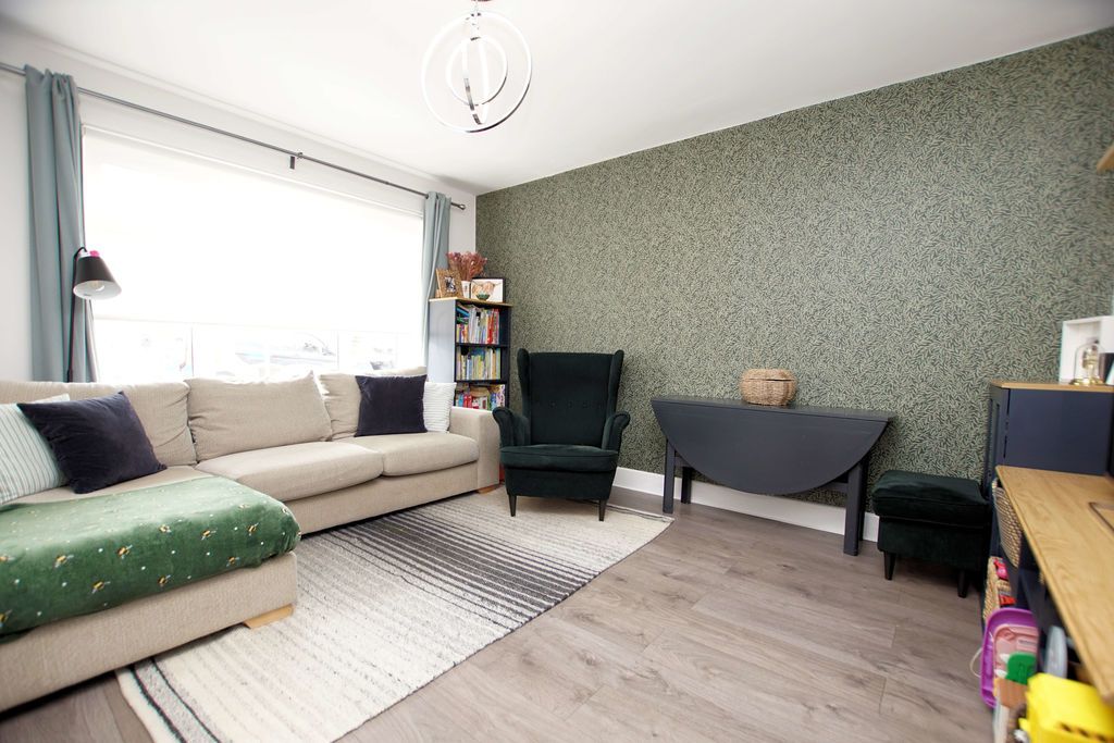 Property photo 2 of 13 Lounge