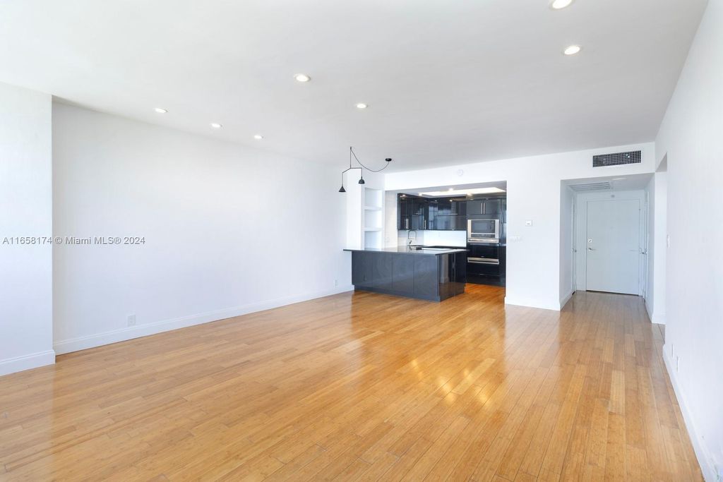 Property photo 3 of 20 <Alttext/>