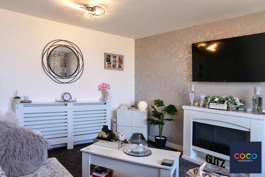 Property photo 2 of 11 5038812