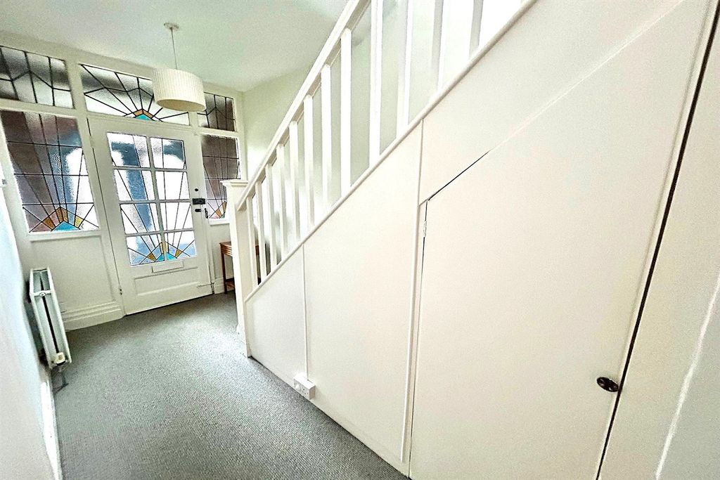 Property photo 3 of 23 Entrance Hallway