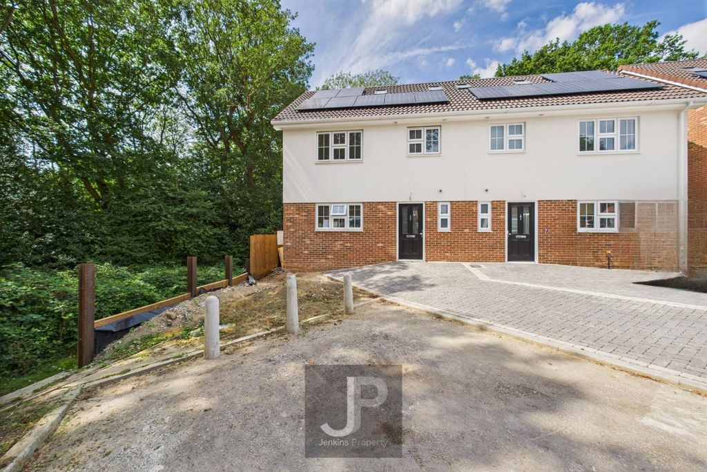 Property photo 1 of 5 Front
