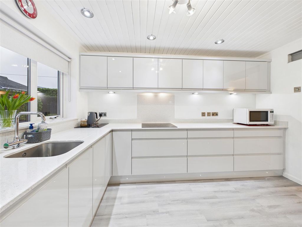 Property photo 2 of 24 Cam05476G0-Pr0106-Still016.Jpg