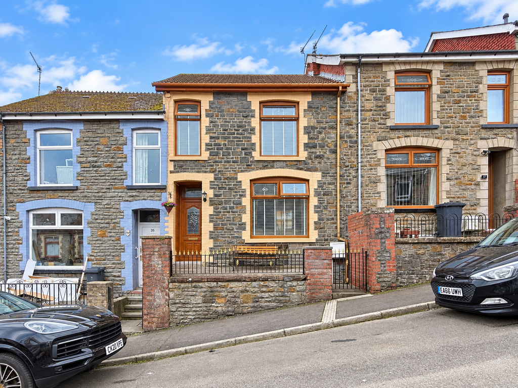 Property photo 1 of 20 892D0Fc5-B7A5-43CE-Bea5-D08E6Eff5Add