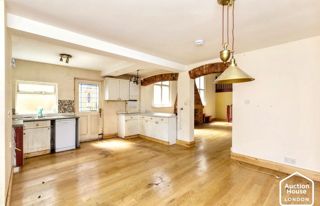 Property photo 3 of 16
