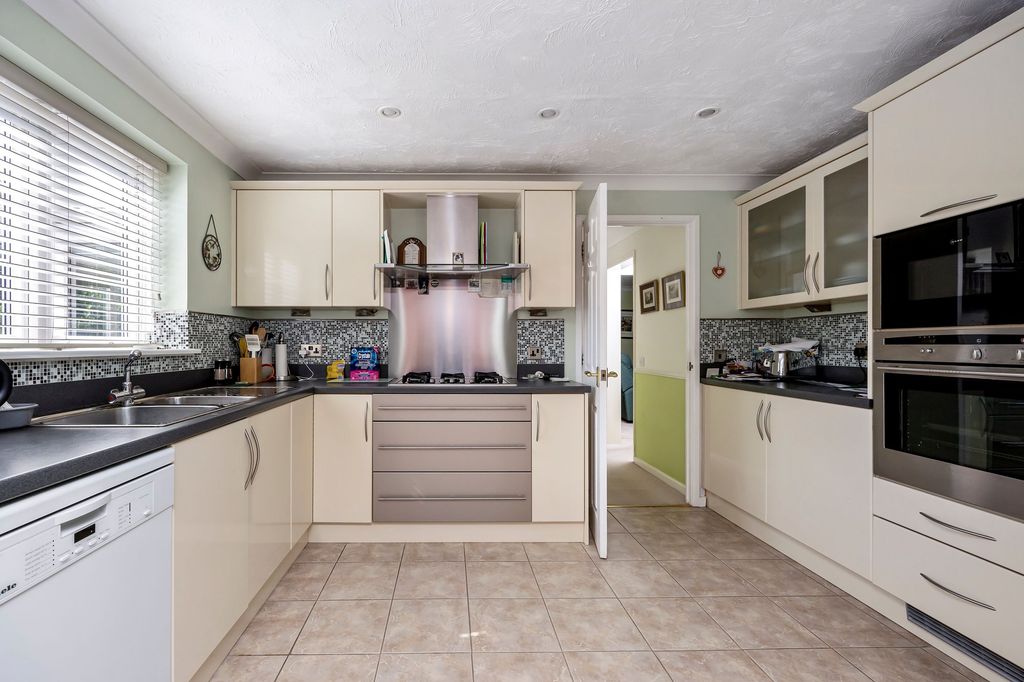 Property photo 2 of 18
