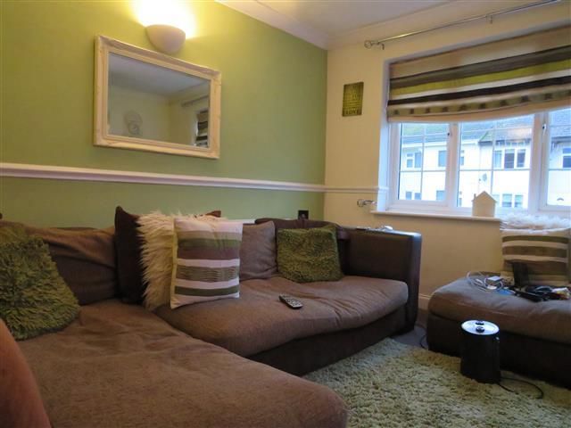 Property photo 3 of 10 Living Room