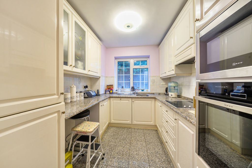 Property photo 3 of 20 Kitchen