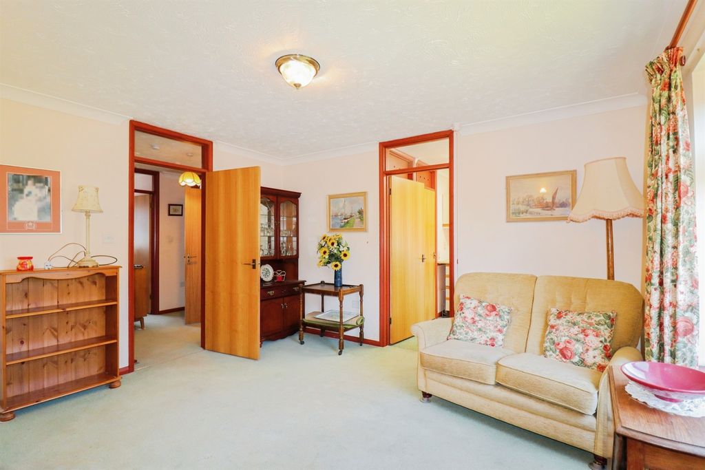 Property photo 3 of 17