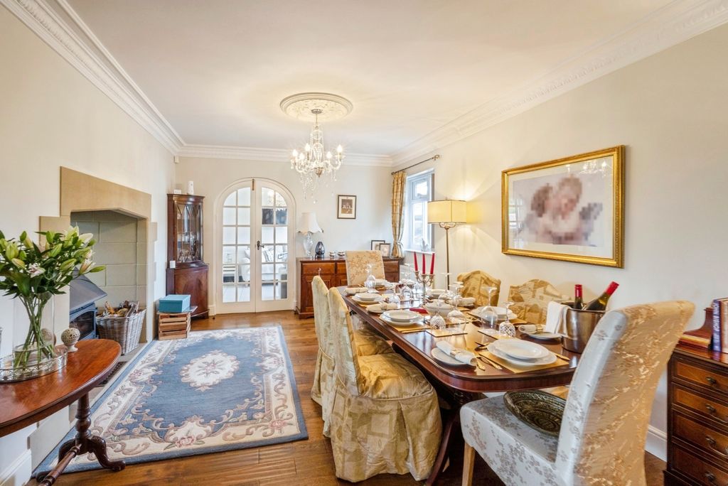 Property photo 2 of 18 Dining Area