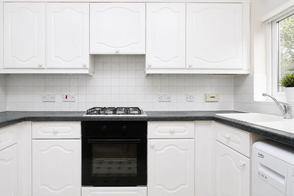 Property photo 3 of 18 Kitchen Cov.Png