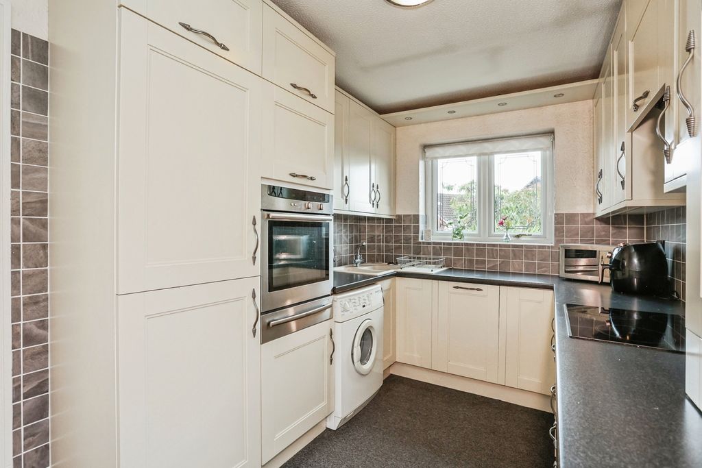 Property photo 3 of 17 Photo