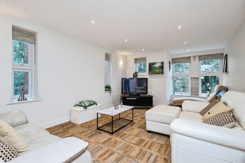 Property photo 3 of 19 Pbox-Img.Jpg