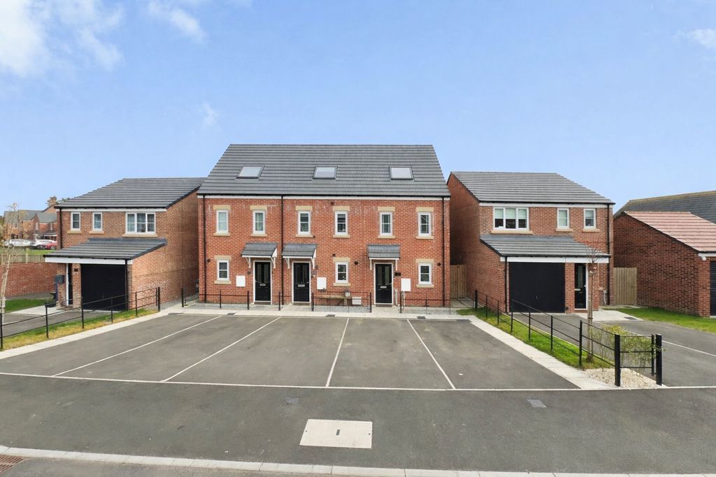 Property photo 1 of 17 Photo 8