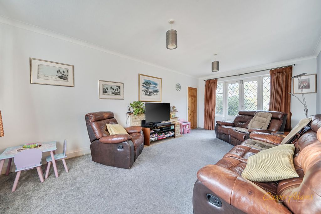 Property photo 2 of 18 Sitting Room