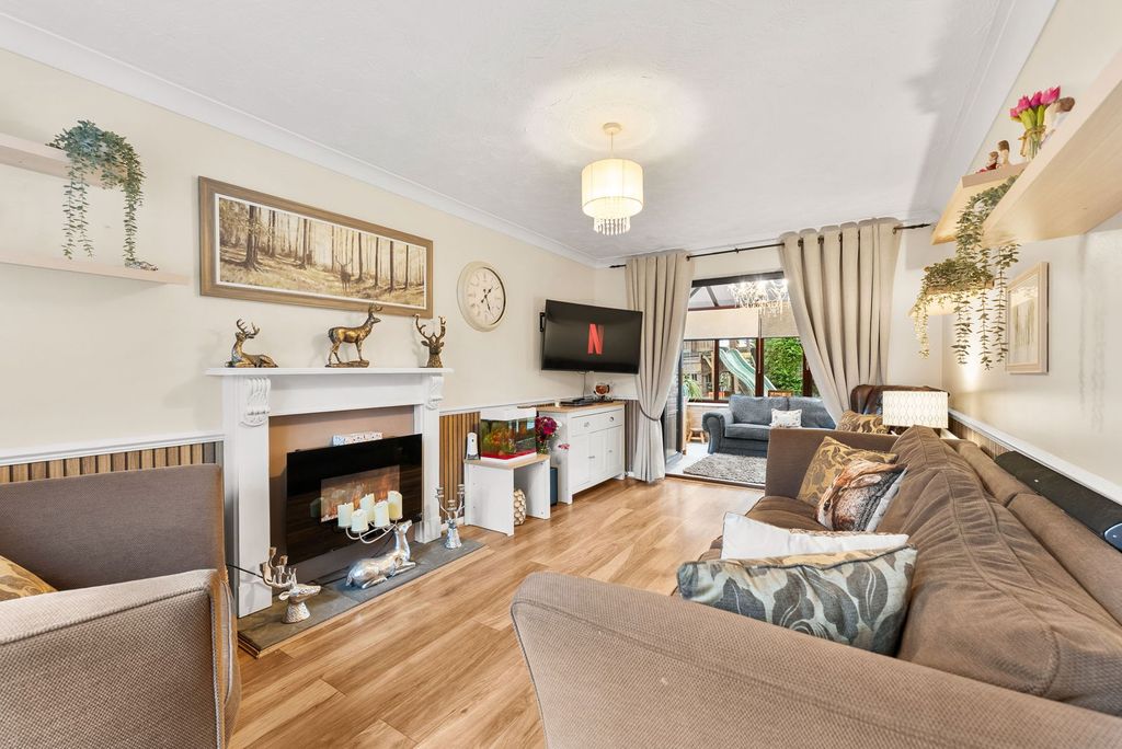 Property photo 2 of 28