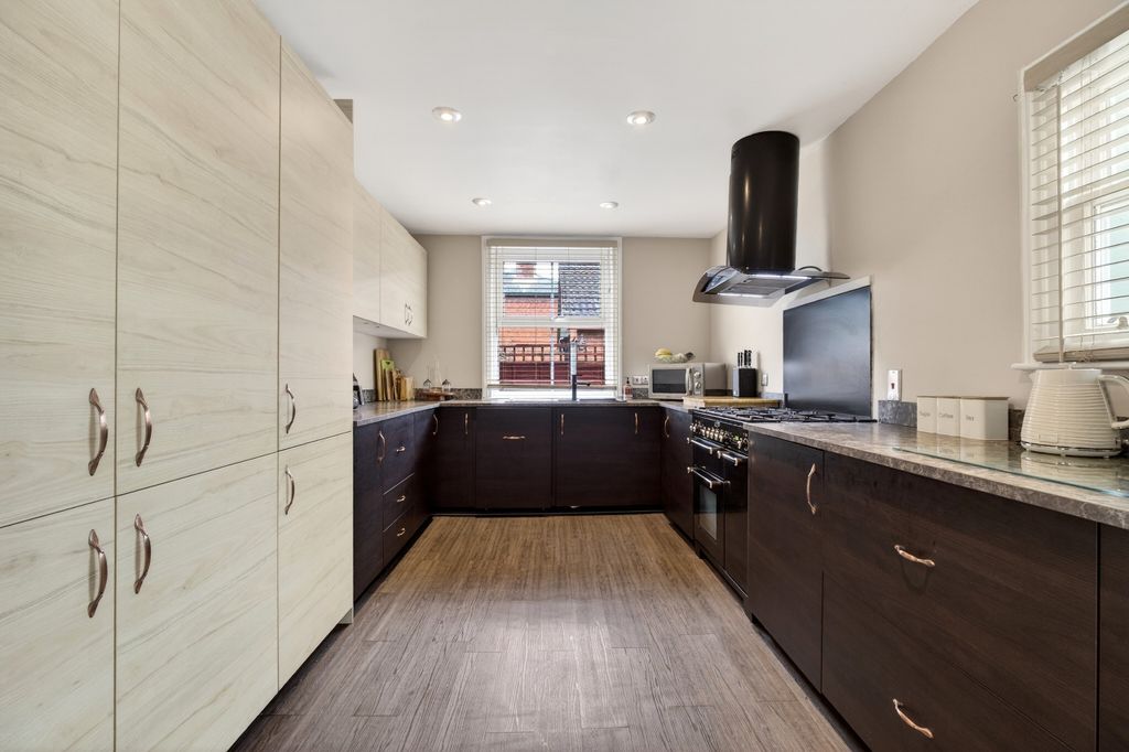 Property photo 3 of 35 Kitchen