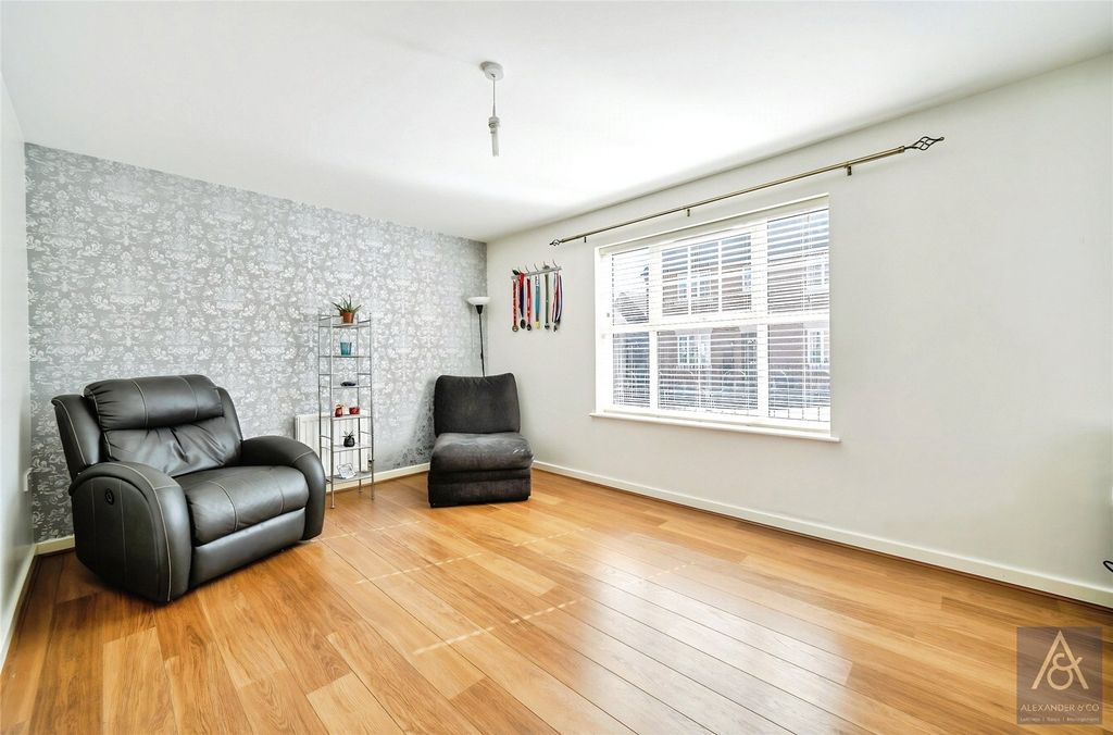 Property photo 3 of 21 Picture No. 27