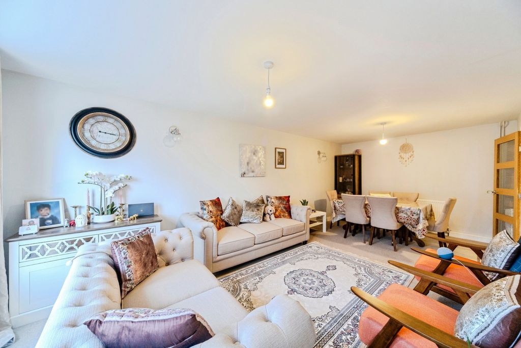 Property photo 2 of 19 Pbox-Img.Jpg