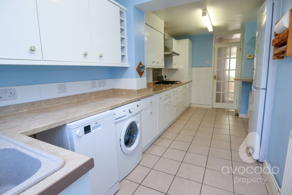 Property photo 3 of 12 4820358