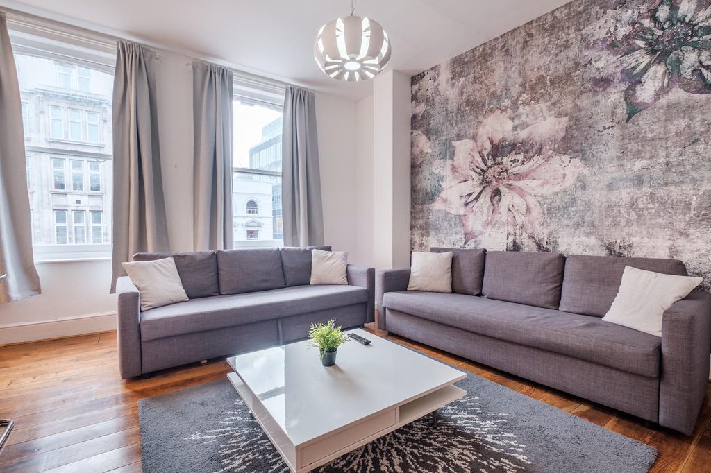 Property photo 1 of 15 One Bedroom Flat To Rent On Oxford Street