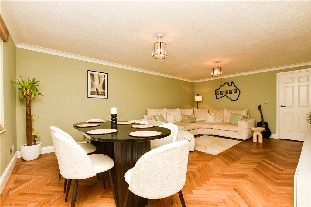 Property photo 2 of 15 Lounge/Diner