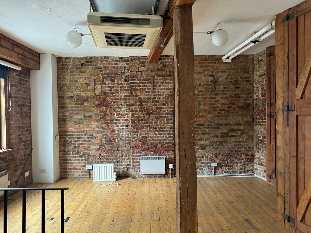 Property photo 3 of 9 8 Vine Yard Lant Street Entrance 2.Jpg