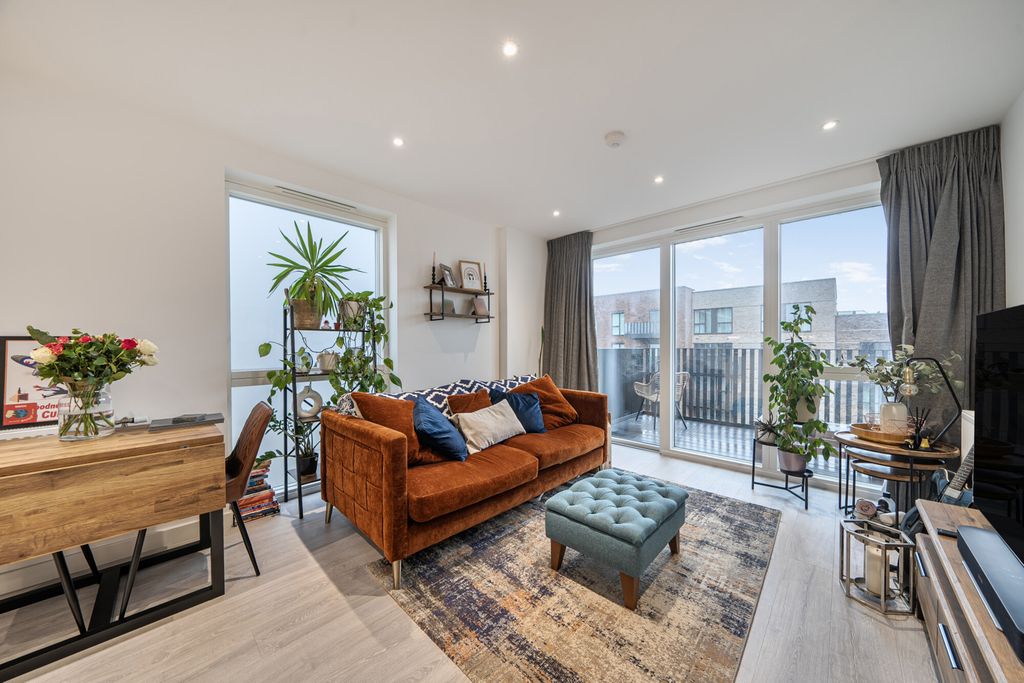 Property photo 3 of 15 Reception