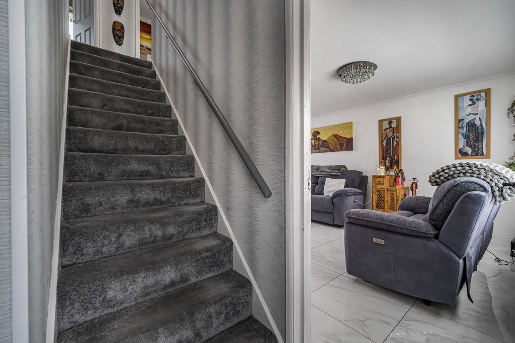 Property photo 3 of 36