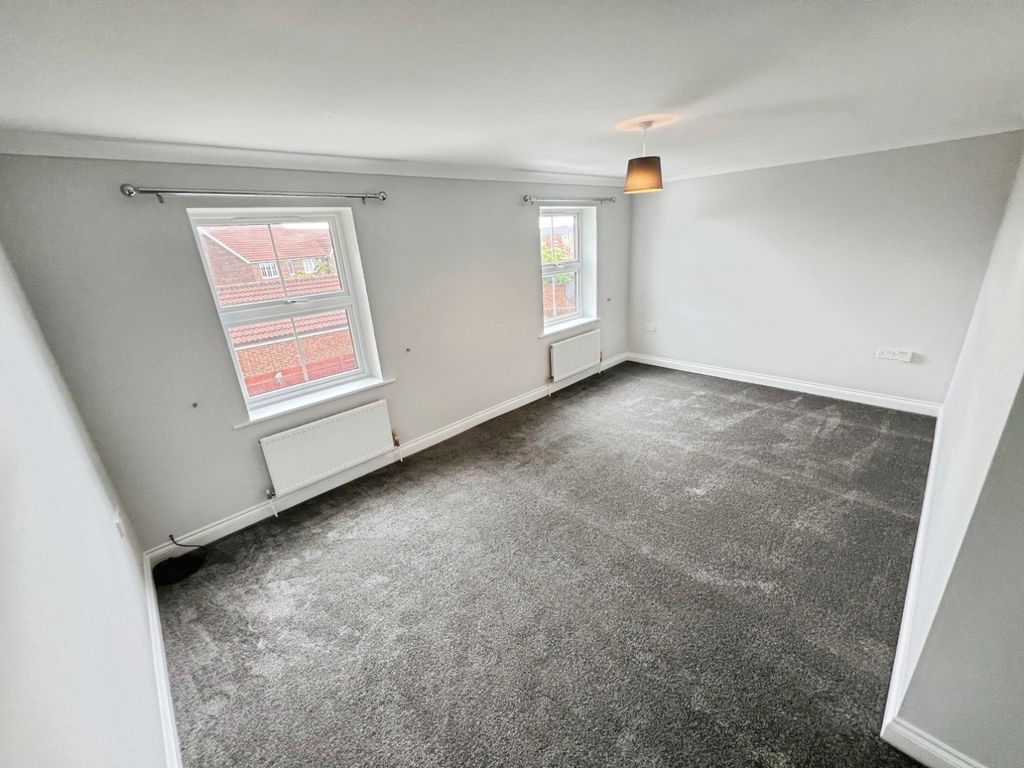 Property photo 3 of 20 Living Room